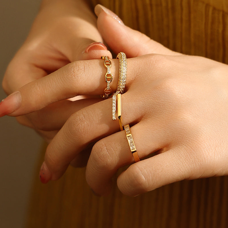 Gold Link Zircon Ring