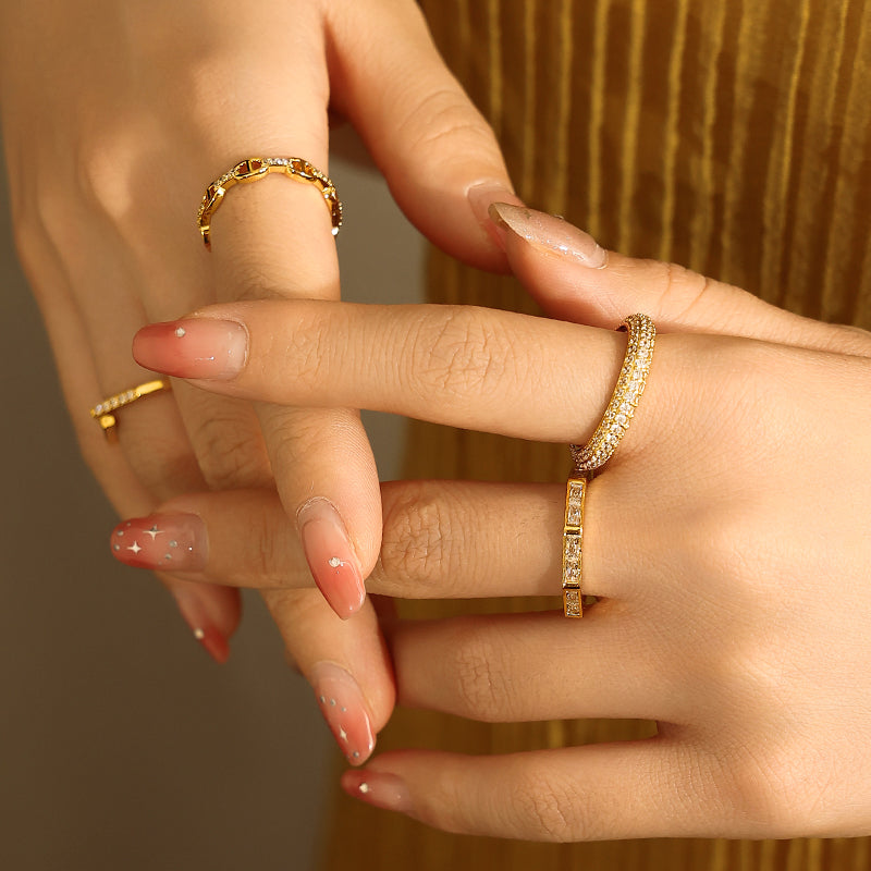 Gold Link Zircon Ring