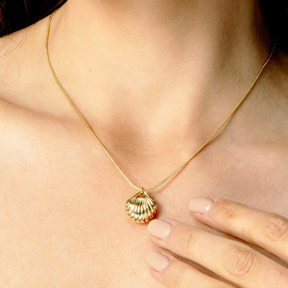 Golden Seashell Pendant Necklace