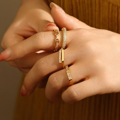 Gold Link Zircon Ring